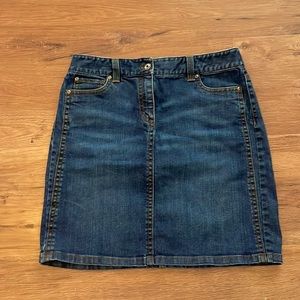 GUC womens size 10 medium wash denim skirt from Ann Taylor